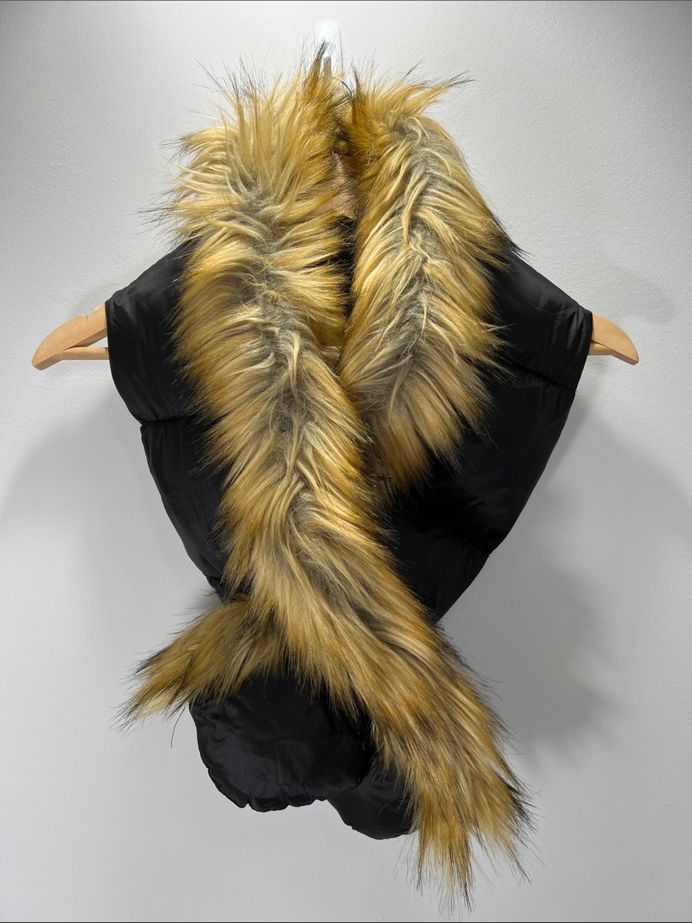 NWT Modena Faux Fur Trim Padded Black Scarf Wrap with Golden Fur